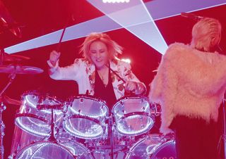YOSHIKI、盟友たちとの紅白ステージに「一定の層に刺さりすぎるYOSHIKIタイム」「スーパーヒーロー対戦みたいやな」ネットは感動