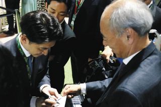 【小泉恵未コラム】海外競馬のトレンドをつくっている森秀行調教師、福永祐一騎手のラスト騎乗後にちゃっかりサイン…おちゃめな一面も