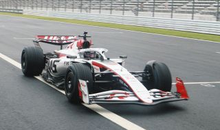 F1日本GP開幕、鈴鹿サーキットもてんてこ舞い… 角田裕毅の電撃移籍