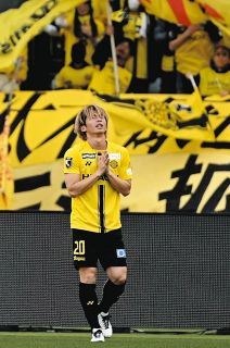 胸に、日本を。』 イタリアセリエC・ペルージャ、ユニホーム胸