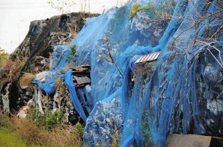 愛知県豊橋市の廃プラ野積み問題、保管量は2・4万トンか　台風などで飛散時は市が処理