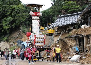 【9.21 能登豪雨1年】キリコ 復興の願い乗せ　珠洲・大谷 ２年ぶり巡行