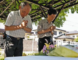松本サリン事件から31年「静かに休んで」　長野県松本市の現場近くに献花台
