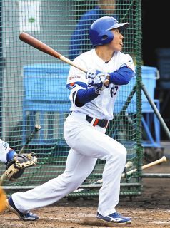 中日】「THANK YOU」「SHO NAKATA」中田翔引退Tシャツを着用し本人を