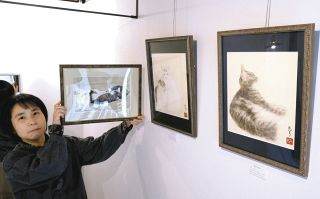ネコの姿をかわいく優しく　伊勢で津の増田さんが水彩画展