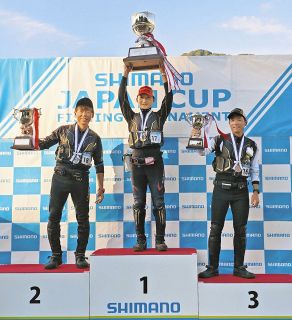 小山選手大激戦制す　「シマノＪＣ鮎全国大会」福井・九頭竜川