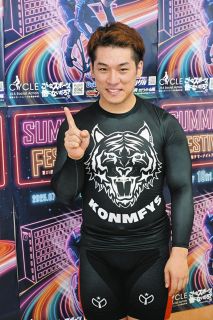 競輪 浅井康太選手の無冠の時のサイン入トートバッグ生写真付(未使用長期保管品) 浅井康太が最終2角からの4番手まくりで快勝 通算32回目のG3制覇