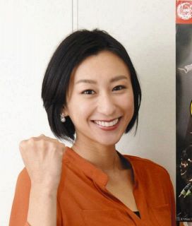 浅田舞の“全身黒コーデ”に浅田真央も『いいね！』クールにイメチェンした姿に田中理恵さんも「前髪!!!!!!」