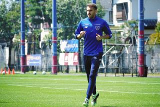 【FC東京】新加入の元ブラジル代表DFブルーノウビニ「仲間と力を合わせてゴール守る」力強く決意