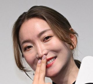 「脚がどタイプ過ぎる」加藤茶の妻・加藤綾菜、珍しい“短パン姿”長～い生脚、ファン絶賛「ドキッ！ってなります」「細ッ長ッ」