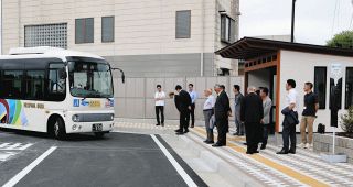 「診療所バスターミナル」完成、13日供用開始　岐阜県瑞浪市、新病院と東濃厚生病院前を結ぶ