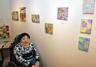 カラフルな「空想」楽しんで　安曇野のカミジョウミカさんが個展
