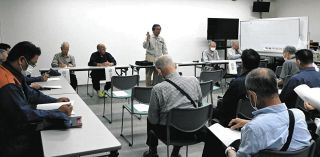 自主防災会の存続などを話した連絡協議会総会＝同市防災センターで