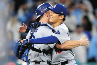 2019 世界野球 WBSC プレミア12 鈴木誠也・吉田正尚 直筆サインボール 2019 世界野球 WBSC プレミア12 鈴木誠也・吉田正尚 直筆サイン