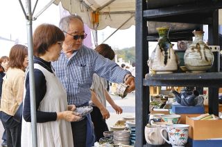 掘り出し物、見つかるかも　多治見市で「たじみ陶器まつり」13日まで