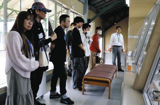 ぬくもり感じる銅工芸展 新居で河合さん親子：中日新聞しずおかWeb