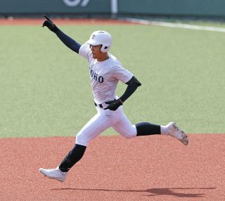 東邦・朝倉陸が公式戦初アーチ　投手としては4失点「力不足です」　父は元中日の朝倉健太さん【秋季高校野球】