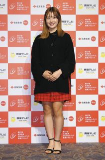 ◆都玲華は黒のトップスに赤のミニスカートで登場…華やかにドレスアップした女子ゴルファー12人【住友生命レディス東海クラシック前夜祭フォトギャラリー②】