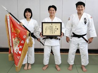 チーム伊賀署の強さ見せつけた　三重県警柔道大会で見事V