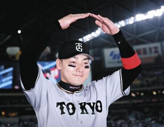 巨人・丸佳浩、仕留めたのは「藤嶋君が自信を持っている球」代打でベテランの経験発揮、今季初安打で決勝点