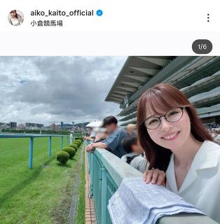 ◇前田敦子、知的メガネ＆エヴァシャツ姿【写真】：中日スポーツ・東京