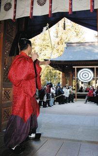 邪気払う「奉射祭」　安曇野の穂高神社