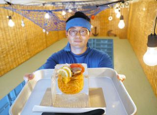 室温10度のトラック荷台内で氷の器に入った海鮮冷麺召し上がれ　愛知県美浜町の魚太郎本店で夏休み催し