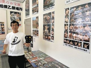 大相撲の「お宝」ずらり　真柄力也さんのコレクションを津乙部郵便局で展示
