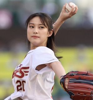 ◇蛯原友里の水着のようなコーデが斬新【写真】：中日スポーツ・東京中 