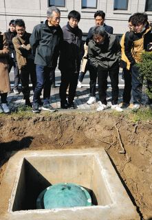 50年前のタイムカプセルに歓声　三重県が150周年事業での開封へ試掘