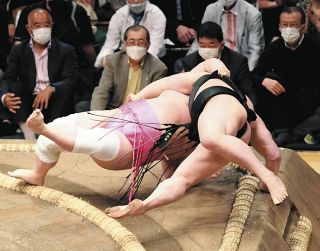 【北の富士コラム】物言いで楽しい相撲を2度も…宇良vs若元春“左四つ対戦”は今後も楽しませてくれる