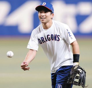 中日・小笠原慎之介が「土手の編み方を縦から横に」変えた新グラブで