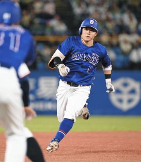 いまドラゴンズの先頭に立っている村松さんを目指して」 中日育成1位