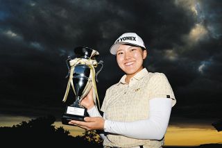 【女子ゴルフ】郡山瞳、「勝因はパッティング」昨年９月以来の２勝目　17番“ピンチ”で6メートル「まさか」の撃沈　11月プロ最終テストには「精度を高める」
