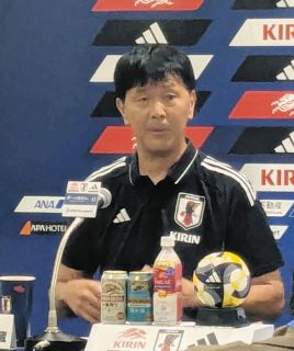 横浜FC　三浦知良　カズ　背番号11 20220109_Nakamura_Shunsuke.jpg