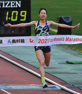 【女子マラソン】五輪代表の一山麻緒が大会新でＶも悔し涙「日本記録、それだけのために出た」途中で失速