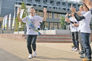 北陸新幹線の早期全線開業を願い「ミラプロ駅伝」初開催　福井県敦賀市から小浜市まで約45km