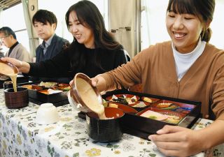 「じねんじょ列車」出発！　恵那・明知鉄道、とろろなど10品提供