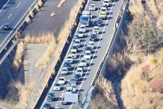 æ–°æ±åãƒ»å²¡å´Žæ±ICä»˜è¿‘ã®ç”Ÿå¹³ãƒˆãƒ³ãƒãƒ«ã§è¨ˆ14å°ã®å¤šé‡äº‹æ•…ã€€è»Šç·šè¦åˆ¶ã§æœ€å¤§10ã‚­ãƒ­æ¸‹æ»ž