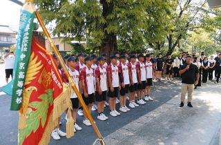 高校軟式野球4連覇の中京ナインが優勝報告　「大優勝旗を持ち帰れて、ほっとしている」