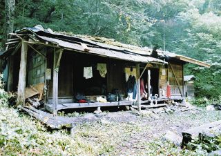 上高地に至る登山道にたたずむ「岩魚留小屋」の再開へ　CFで資金募る