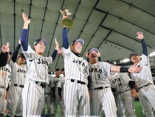 大会連覇に導いた井端監督に原辰徳さんから祝福の連絡「初陣としては良かったんじゃないか」【侍ジャパン】