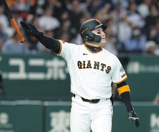 ◇広末涼子、42歳のミニスカ姿【写真】：中日スポーツ・東京中日スポーツ