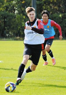 【限定レア】優勝決めたPK！山岸祐也！ファンコミュニティ限定パーカー 名古屋グランパスFW山岸祐也、さらなる成長へ新たな得点パターン