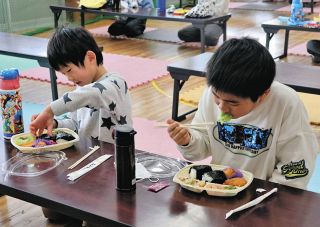 児童クラブ昼食に弁当提供　長野市が委託運営施設で試行