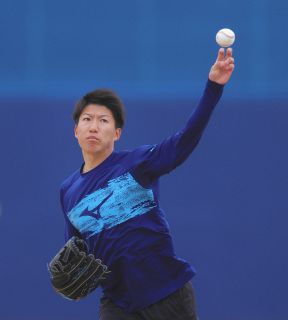 【中日】橋本がブルペンで投球練習「ベースの上でしっかり勝負できるように」投げ込む