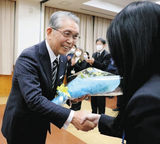 飯島・下平町長退任　「生きがいのある仕事を」