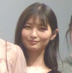 「ぷるんぷるん…」ブランチ元リポーター・大島璃乃、ビーチで駆け寄り『大揺れ』動画　ファン歓喜「君のヘソに乾杯」「パワーアップしてない？」