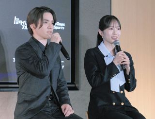 安藤美姫さん、 偶然出会った浅田真央さんとのツーショット公開