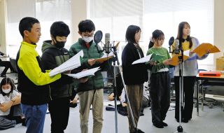 憧れの仕事に夢膨らむ　尾張旭・瑞鳳小で体験授業